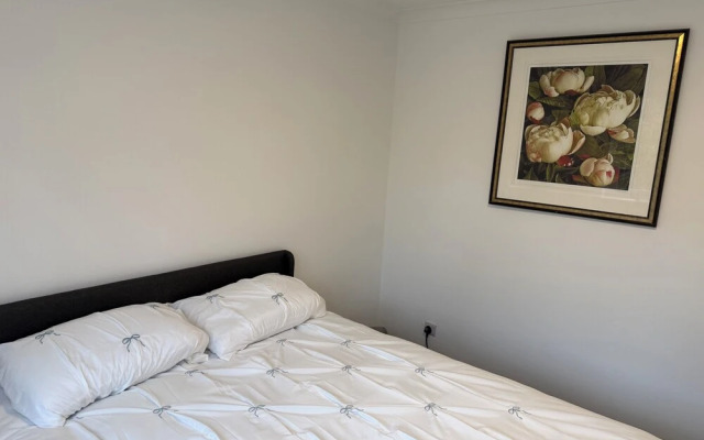 Perfect for Longer Stays Equipped 2-bed Flat