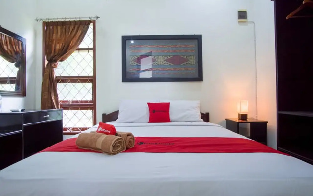 RedDoorz Syariah near Ngade Lake