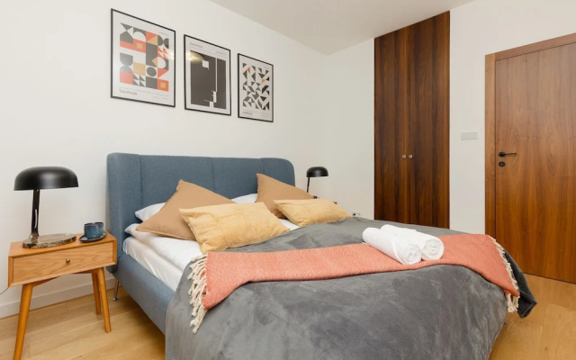 Sunny & Elegant Apartment by Renters