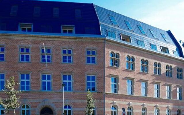 Апартаменты The Red Apartments Дюссельдорф вид на фасад