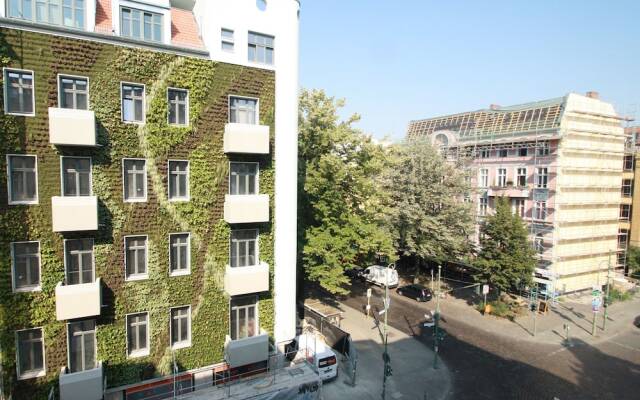 Апартаменты Berlin Base Apartments - KREUZBERG вид на фасад
