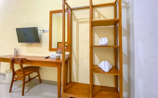 RedDoorz Syariah near Taman Bunga Adipura Sampang