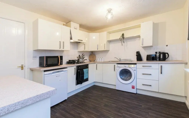 Coventry 3bedroom With Private Garden & Parking