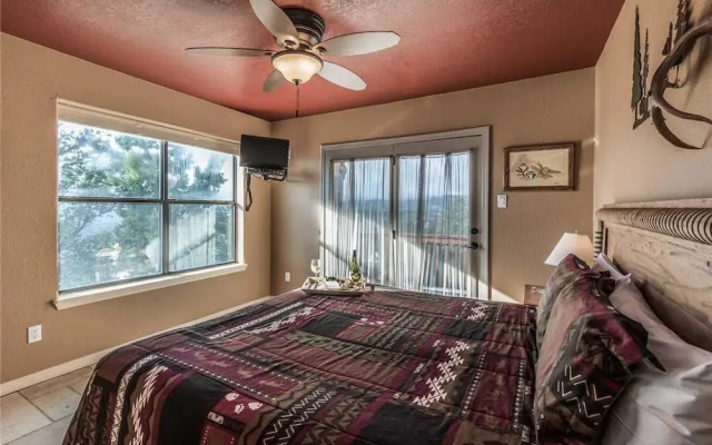 2 Spirit Lodge - Two Bedroom Cabin with Hot Tub
