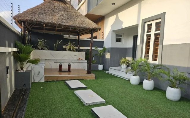 3bedrooms Duplex Sleeps 6- Garden, Chef Option