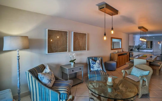 15 Skiathos-Spacious Family Beachfront apartment