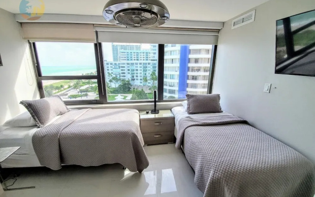 Alexander 1003 4 Bedroom Apts by RedAwning
