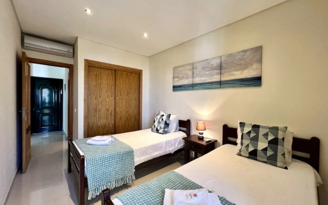 Quarteira Classic With Pool by Homing