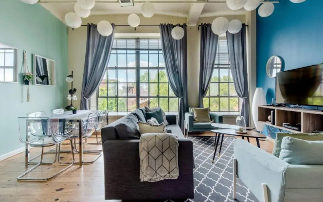 Trifecta 2BR Modern & Spacious Superhost