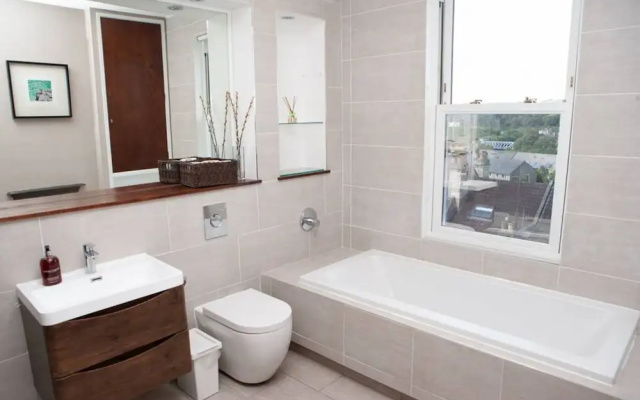 Splendid 3 Bedroom House Near Roman Bath