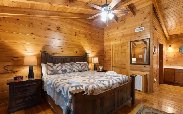 Cozy Bear Lodge by Jackson Mountain Rentals