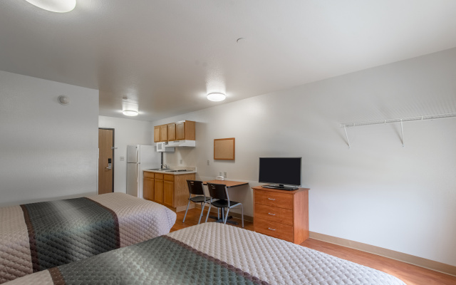 HomeTowne Studios by Red Roof Columbus