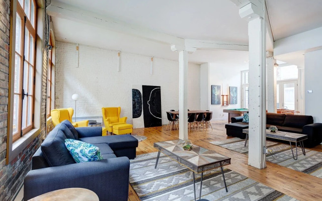 Bachelor Pad by Hometrotting