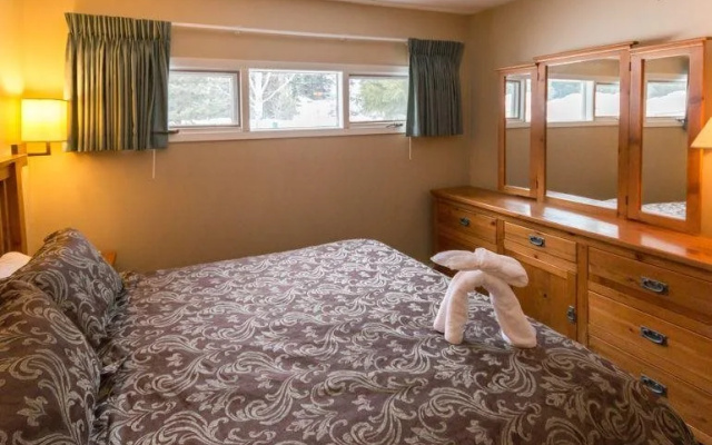Horsethief Lodge