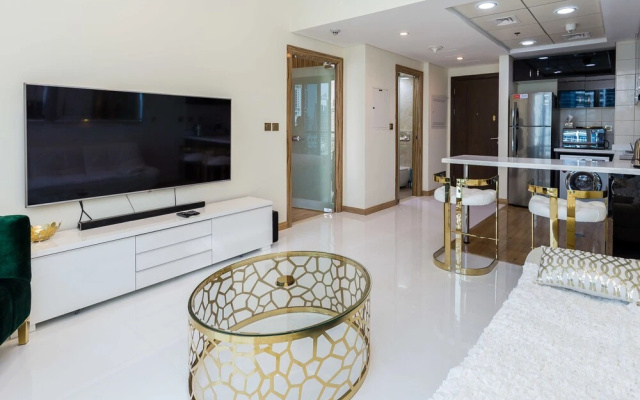 Deluxe Holiday Homes - Bay Central