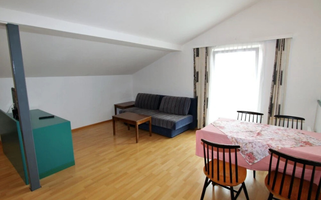 Spacious Apartment in Sankt Kanzian near Lake Klopein