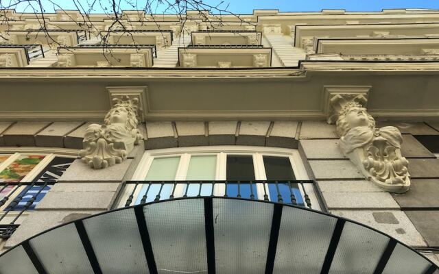 Отель Dúplex a estrenar Puerta del Sol-Ópera Испания, Мадрид - отзывы, цены и фото номеров - забронировать отель Dúplex a estrenar Puerta del Sol-Ópera онлайн вид на фасад
