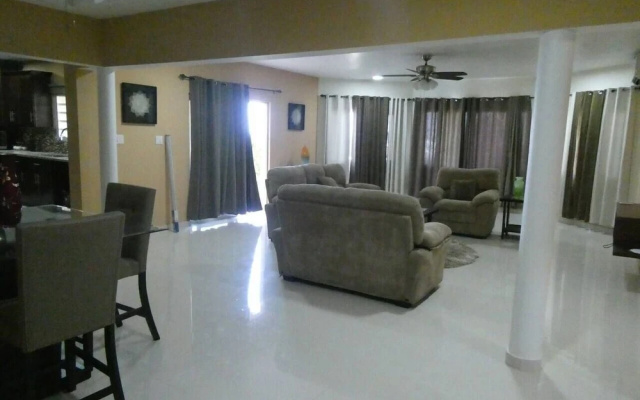 Singh Luxury Apartments With sea View, Apt.3