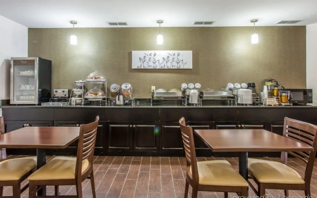 Sleep Inn And Suites Austinburg