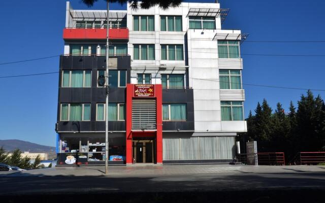 Star Hotel+ вид на фасад