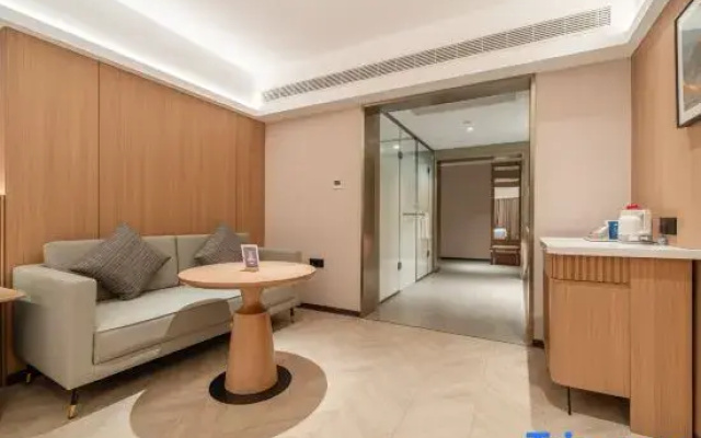 Starway Hotel (Qingyang Government Service Center)