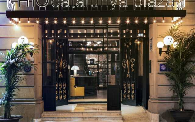 Отель H10 Catalunya Plaza Boutique Hotel Испания, Барселона - 10 отзывов об отеле, цены и фото номеров - забронировать отель H10 Catalunya Plaza Boutique Hotel онлайн вид на фасад
