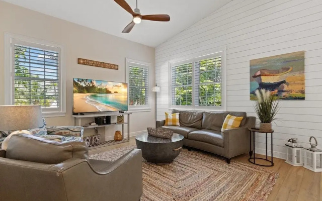 Splash Of Lime 3 Bedroom Home by RedAwning