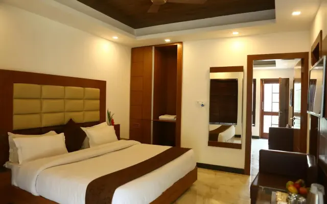 OYO Rooms Mussoorie Library