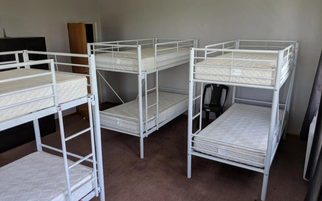 Young Budget Accommodation - Hostel