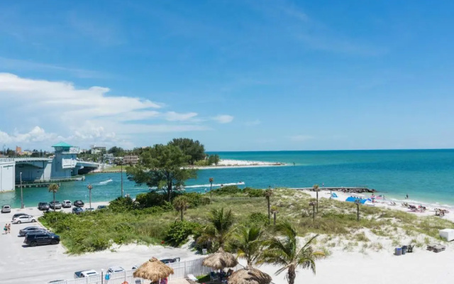 #411 Beach Place Condos