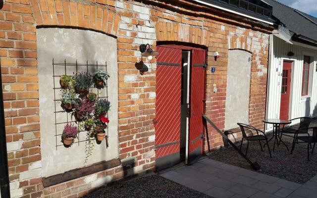 Отель Slussen Bed And Breakfast Эребру вид на фасад