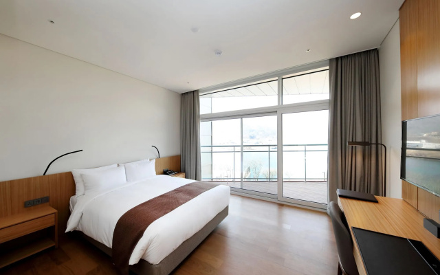 Midas Hotel & Resort