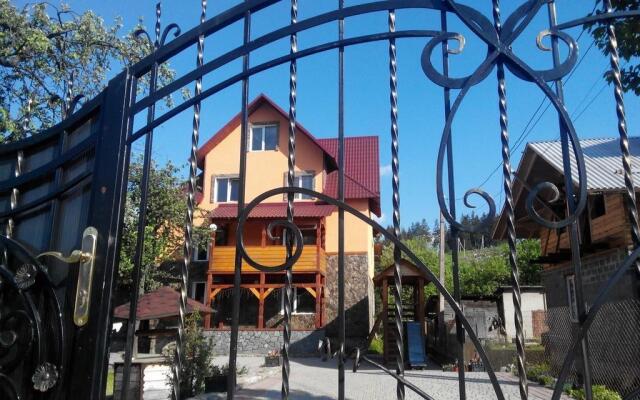 Гостиница Усадьба Рокса вид на фасад