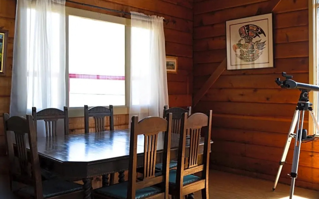 Alert Bay Lodge