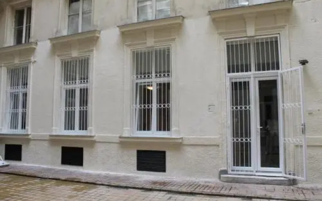 Titaru House