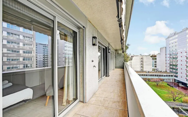 Exceptional 3bdr/6p apt - View of the Eiffel Tower