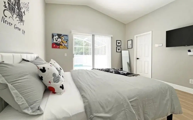 Stardust Villa 4 Bedroom Home by RedAwning