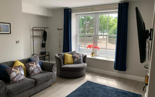 Luxurious Fully-equipped Seafront Apartment
