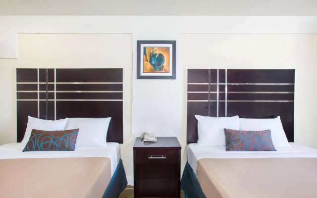 Travelodge by Wyndham Fresno Yosemite Area