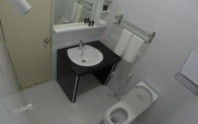 Отель Ithaa Inn Kamadhoo