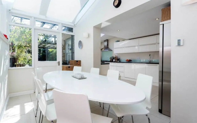 Veeve - Finsbury Garden