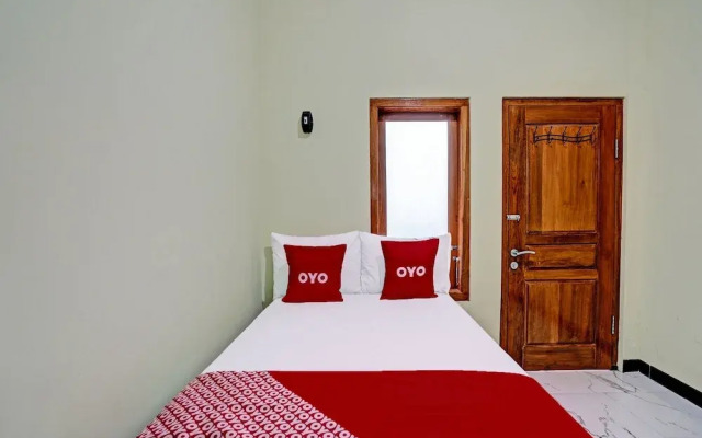 OYO Life 92043 Kost Barokah Syariah Madiun
