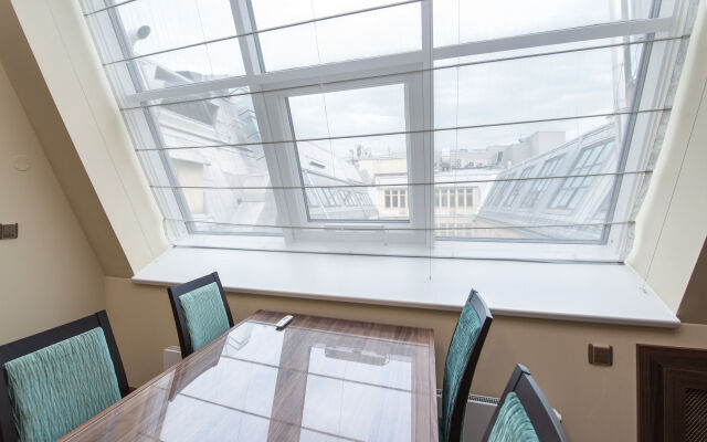 Merchants Crown Hotel Прага вид на фасад