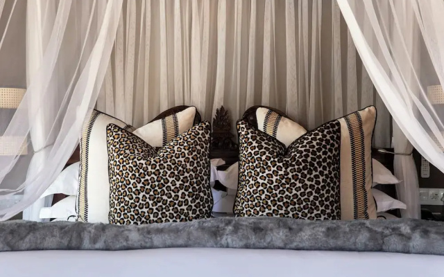 Ndlovu Safari Lodge