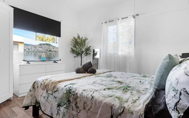 Spacious Home Near Urangan Beachfront