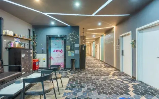 Doctor Mountain Yu Hotel