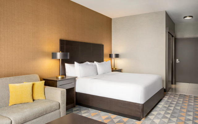 DoubleTree by Hilton Pointe Claire Montreal Airport West