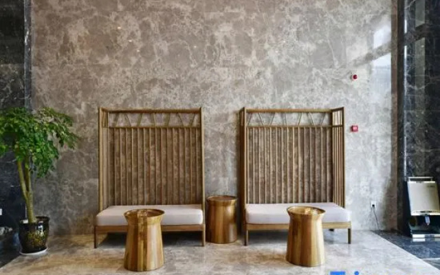 Leader Hotel