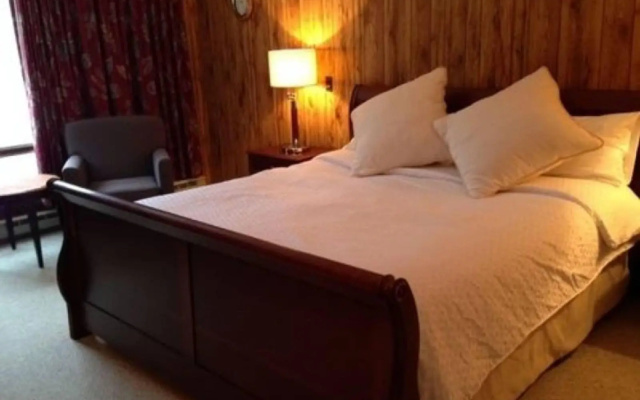 Evergreen Valley Inn by Coolvacay