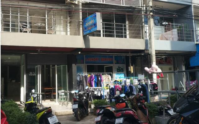 Отель Desire Guesthouse Patong вид на фасад